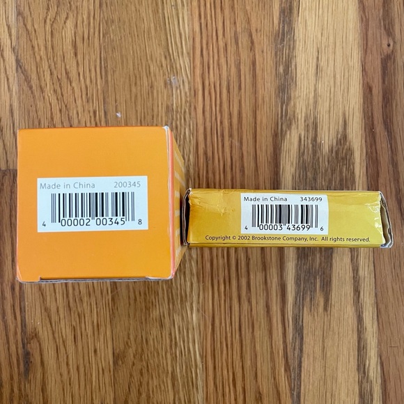 Brookstone Universal Voltage & Outlet Adapter & Dual Time Zone Clock - Picture 3 of 10